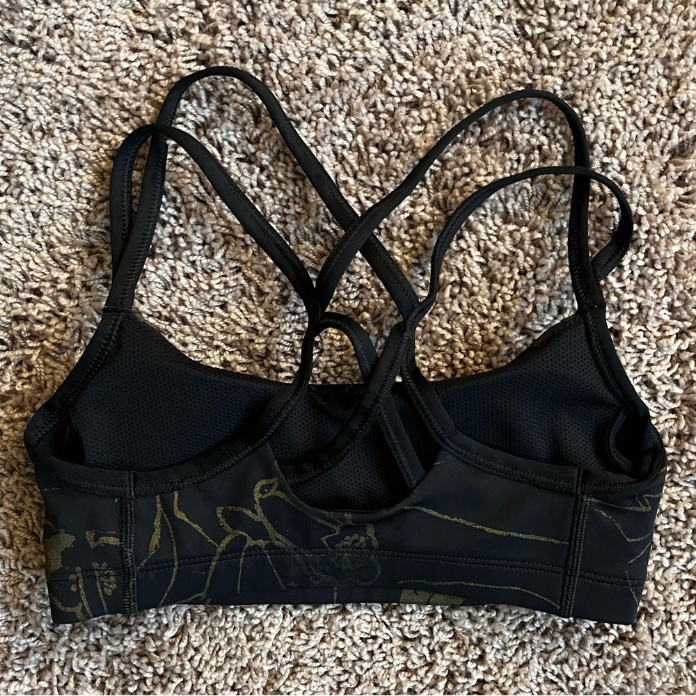 NIKE Womens Sports Bra Black with Gold Design & Criss Cross Back Sz XS - Picture 2 of 2